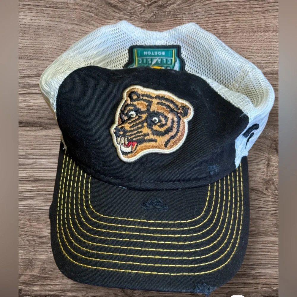 Fanatics 2023 Winter Classic Boston Bruins Trucker Hat Cap Adjustable Yourh NEW